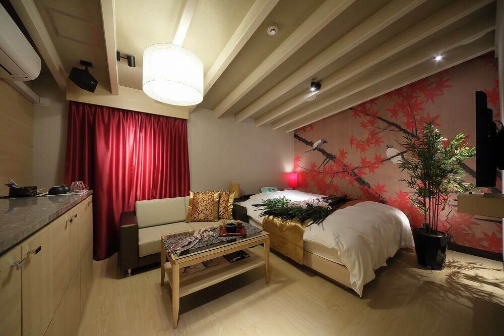 静岡インターラブホテル 艶 403号室 ベッド